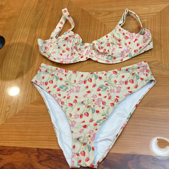 EUC Victoria’s Secret two piece swimsuit - Picture 1 of 6